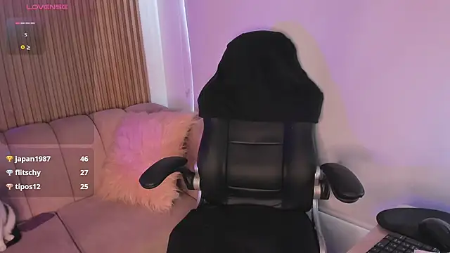 Snapshot of Belinda_Braund chatting on 02/25/25, 05:58 Belinda Braund online show from 02/25/25, 05:58