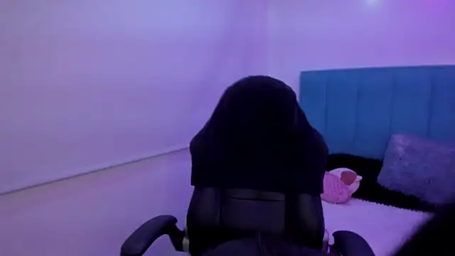 Snapshot of Belinda_Braund chatting on 09/22/25, 02:08 Belinda Braund online show from 09/22/25, 02:08