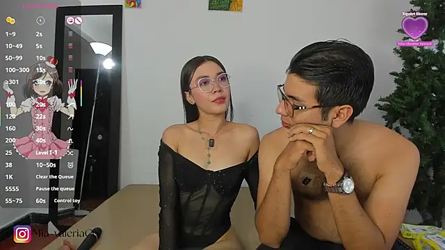 Snapshot of MarioandMia chatting on 10/21/25, 08:42 MarioandMia online show from 10/21/25, 08:42