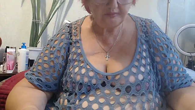 Snapshot of DeniseeRosea chatting on 09/22/25, 09:33 DeniseeRosea online show from 09/22/25, 09:33