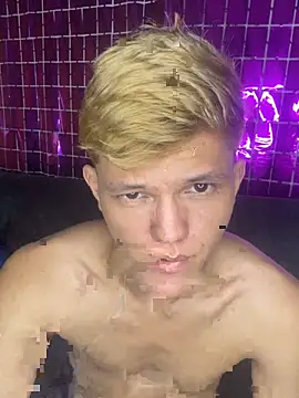 izan 20 online show from 02/14/25, 04:09