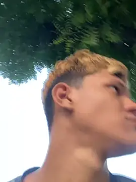 izan 20 online show from 03/22/25, 10:59