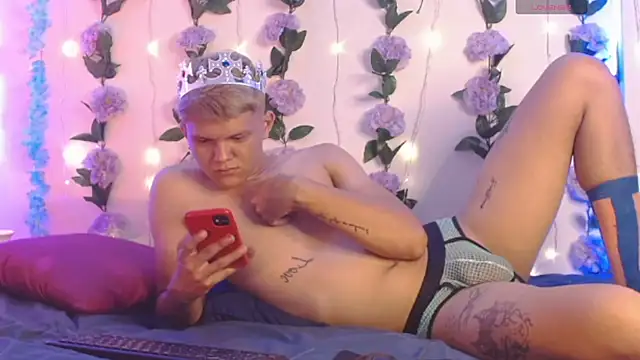 izan 20 online show from 02/27/26, 09:48