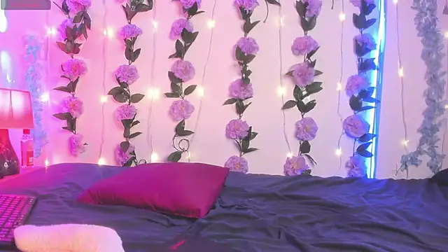 izan 20 online show from 04/18/26, 07:07