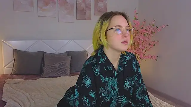 Manic pixie  online show from 01/23/25, 10:54