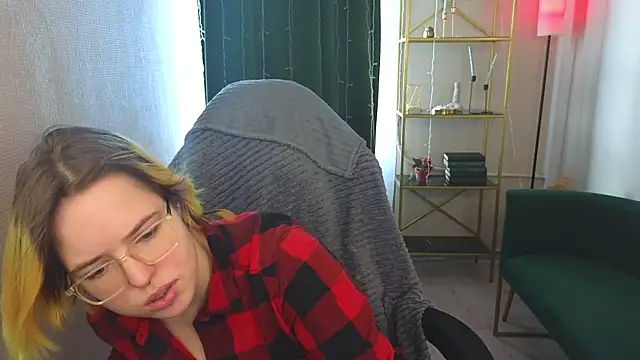 Manic pixie  online show from 01/26/25, 11:06