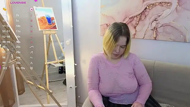 Manic pixie  online show from 02/09/25, 02:18