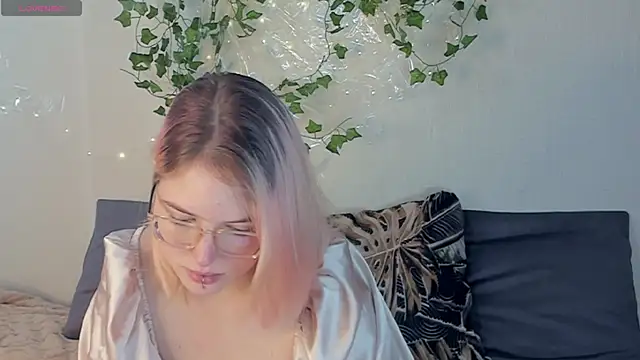 Manic pixie  online show from 09/12/25, 02:06