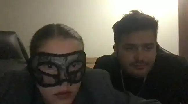 Snapshot of shycoouple1 chatting on 01/21/25, 03:48 shycoouple1 online show from 01/21/25, 03:48