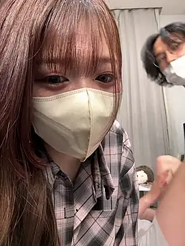 Snapshot of NA-KAREN-V8 chatting on 05/08/26, 12:32 NA-KAREN-V8 online show from 05/08/26, 12:32