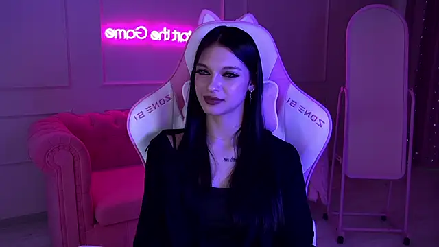 Snapshot of BeverlyMost chatting on 02/20/25, 10:48 BeverlyMost online show from 02/20/25, 10:48