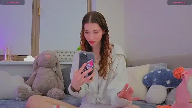 Snapshot of HappyVivy chatting on 10/06/25, 08:17 HappyVivy online show from 10/06/25, 08:17