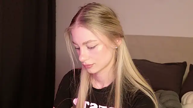 GabriellaOlsen online show from 04/15/26, 07:58