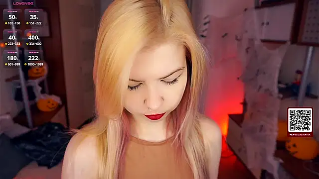 LynetHakes online show from 11/03/25, 04:25