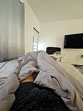 j0nathan00 online show from 02/12/25, 11:29