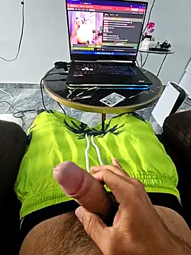 j0nathan00 online show from 12/15/25, 08:02