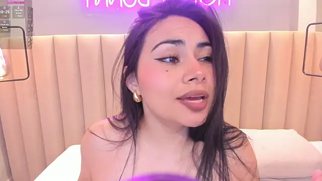 Snapshot of Naomymonroe_ chatting on 09/18/25, 09:50 Naomymonroe online show from 09/18/25, 09:50