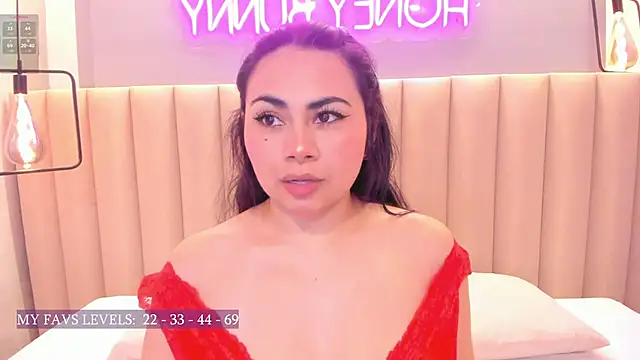 Snapshot of Naomymonroe_ chatting on 10/17/25, 09:50 Naomymonroe online show from 10/17/25, 09:50