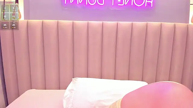 Naomymonroe  online show from 01/09/26, 10:00