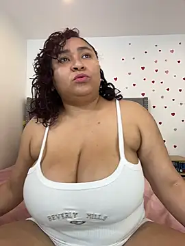 Snapshot of KarlaWild chatting on 04/18/26, 04:00 KarlaWild online show from 04/18/26, 04:00