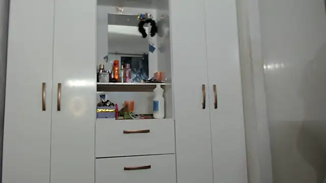 Snapshot of alibellsex chatting on 02/04/25, 12:19 alibellsex online show from 02/04/25, 12:19