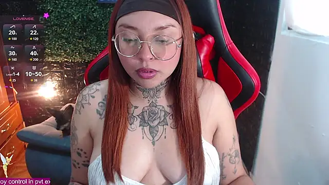 Snapshot of natyk_m chatting on 10/31/25, 02:18 natyk m online show from 10/31/25, 02:18