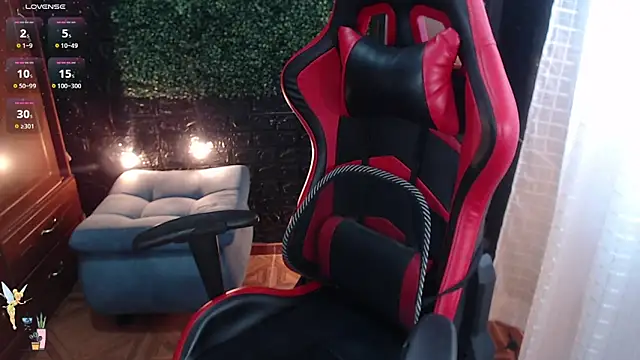 Snapshot of natyk_m chatting on 11/14/25, 04:28 natyk m online show from 11/14/25, 04:28