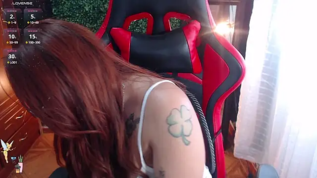 Snapshot of natyk_m chatting on 11/15/25, 04:36 natyk m online show from 11/15/25, 04:36