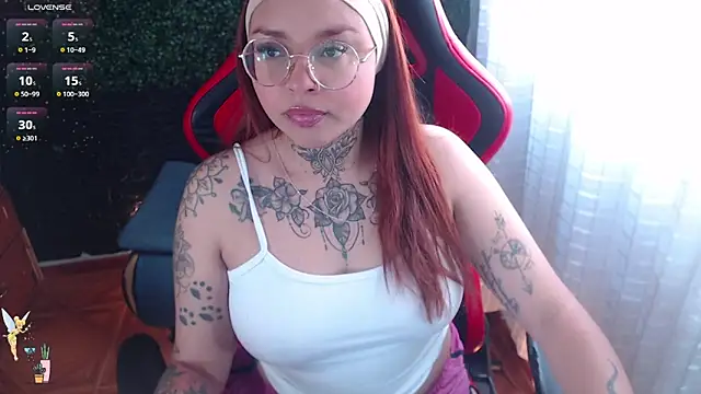 Snapshot of natyk_m chatting on 11/30/25, 04:11 natyk m online show from 11/30/25, 04:11