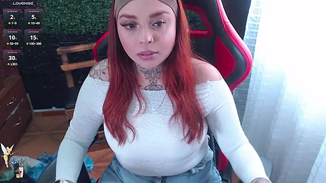 Snapshot of natyk_m chatting on 12/15/25, 06:56 natyk m online show from 12/15/25, 06:56