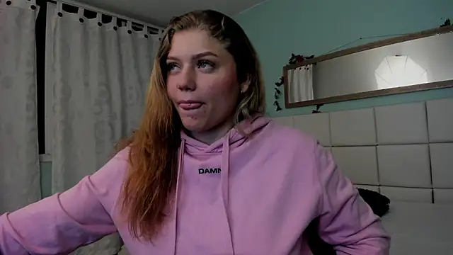 Snapshot of alaia_greyy chatting on 03/08/25, 01:03 alaia greyy online show from 03/08/25, 01:03