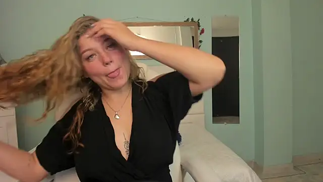 Snapshot of alaia_greyy chatting on 03/10/25, 12:48 alaia greyy online show from 03/10/25, 12:48