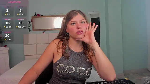 Snapshot of alaia_greyy chatting on 03/20/25, 12:53 alaia greyy online show from 03/20/25, 12:53