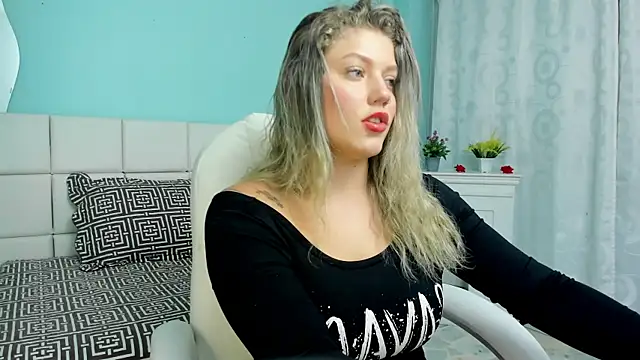 Snapshot of alaia_greyy chatting on 10/14/25, 07:58 alaia greyy online show from 10/14/25, 07:58