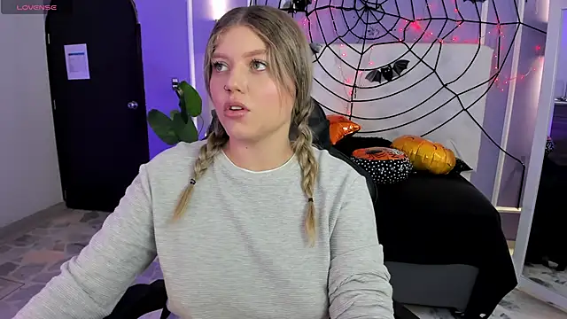 Snapshot of alaia_greyy chatting on 11/01/25, 01:13 alaia greyy online show from 11/01/25, 01:13