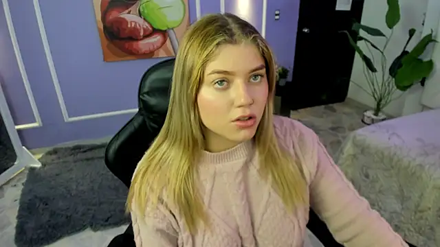 Snapshot of alaia_greyy chatting on 11/08/25, 01:33 alaia greyy online show from 11/08/25, 01:33