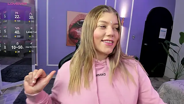 Snapshot of alaia_greyy chatting on 11/10/25, 12:37 alaia greyy online show from 11/10/25, 12:37