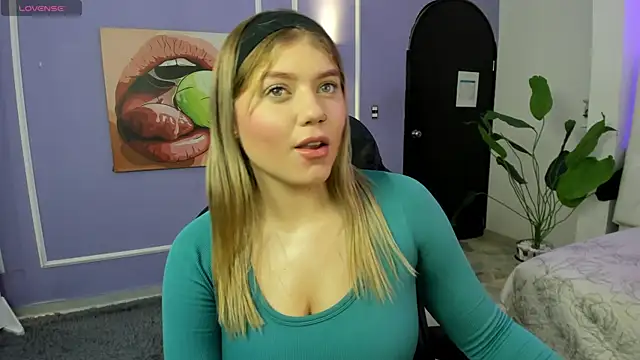 Snapshot of alaia_greyy chatting on 11/11/25, 12:38 alaia greyy online show from 11/11/25, 12:38