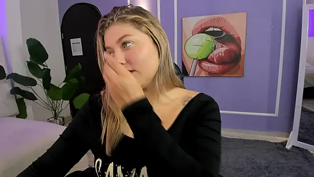 Snapshot of alaia_greyy chatting on 11/18/25, 03:27 alaia greyy online show from 11/18/25, 03:27