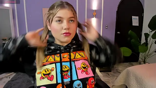 Snapshot of alaia_greyy chatting on 11/22/25, 12:59 alaia greyy online show from 11/22/25, 12:59