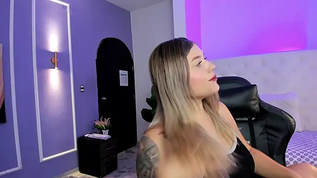 Snapshot of alaia_greyy chatting on 12/03/25, 02:04 alaia greyy online show from 12/03/25, 02:04