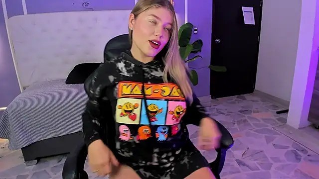 Snapshot of alaia_greyy chatting on 12/22/25, 12:35 alaia greyy online show from 12/22/25, 12:35