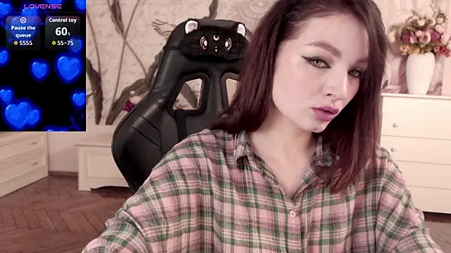 BritneyBarker online show from 11/12/25, 09:58