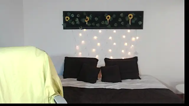 saray  jones online show from 02/12/25, 03:05