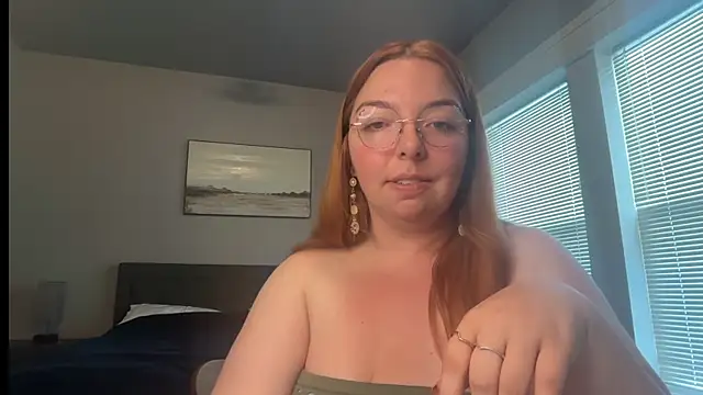 Snapshot of curvycate127 chatting on 05/25/26, 08:37 curvycate127 online show from 05/25/26, 08:37