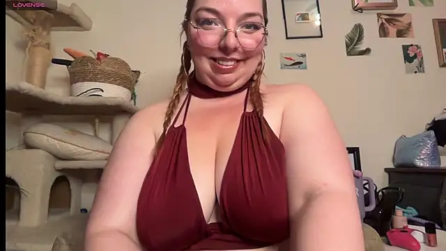 Snapshot of curvycate127 chatting on 06/04/26, 02:06 curvycate127 online show from 06/04/26, 02:06