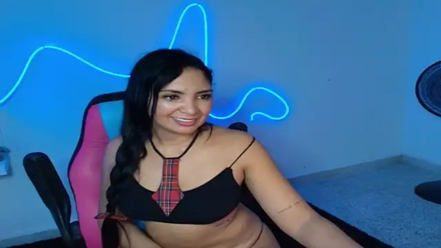 Snapshot of gisell363472 chatting on 11/18/25, 12:27 gisell363472 online show from 11/18/25, 12:27