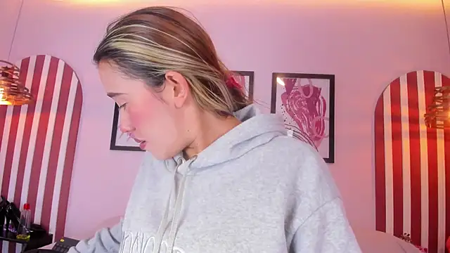 Lannajansen online show from 09/26/25, 01:48