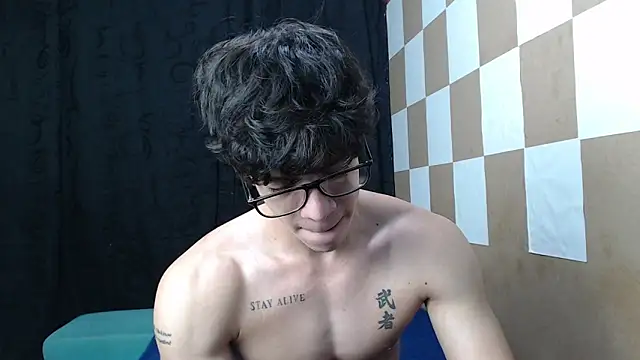 Snapshot of HENRY_SENNI chatting on 01/23/25, 03:54 HENRY SENNI online show from 01/23/25, 03:54