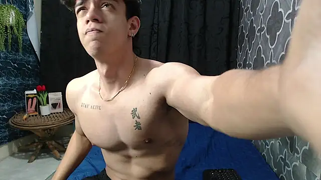 Snapshot of HENRY_SENNI chatting on 02/28/25, 01:36 HENRY SENNI online show from 02/28/25, 01:36